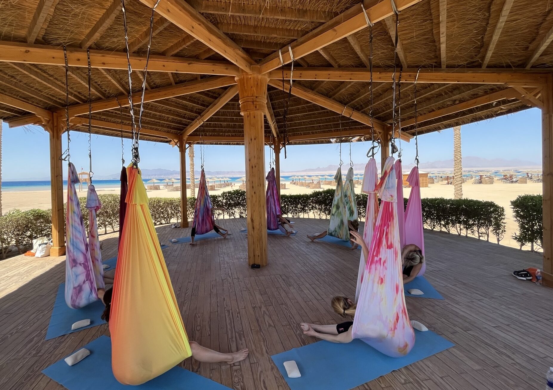 Read more about the article Aerial Yoga Airflow @ ROBINSON Club Soma Bay Rückblick Mai 2023